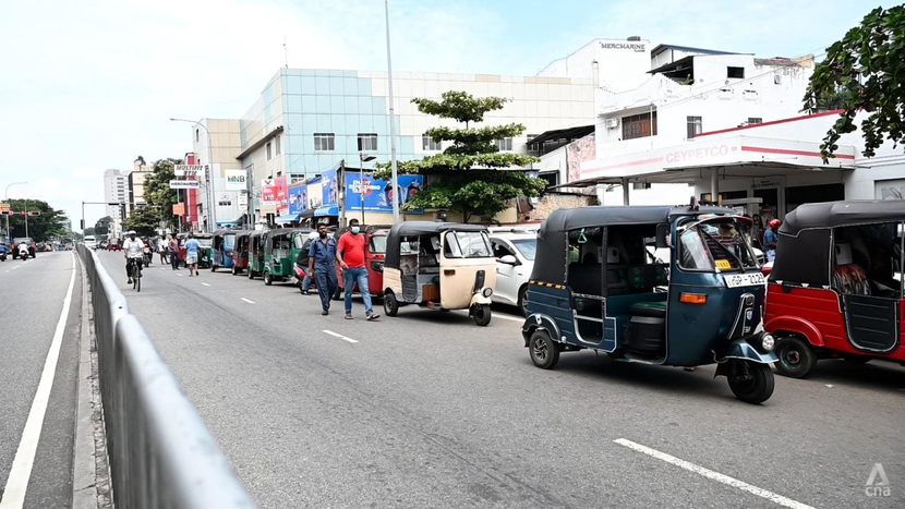 Thị trường nhiên liệu chợ đen phát triển trong bối cảnh khủng hoảng nguồn cung ở Sri Lanka - Ảnh 2.