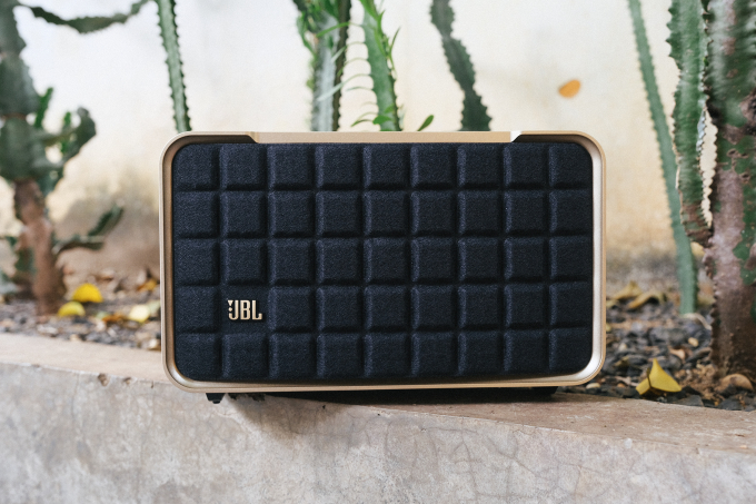 Trải nghiệm JBL Authentics 200: Sự kết hợp giữa thiết kế hoài cổ và chất âm tân thời