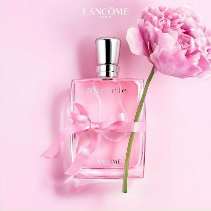 Nước hoa Lancome Miracle EDP với mùi thơm tinh tế từ hoa lan Nam Phi và hương vải dịu ngọt