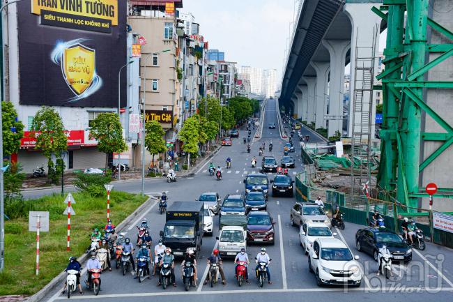 Đường Trường Chinh giao với đường Giải Phóng lượng người đã vãn bớt so với mọi hôm.