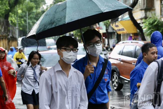 Hơn 1 triệu thí sinh THPT cả nước bước vào môn thi đầu tiên