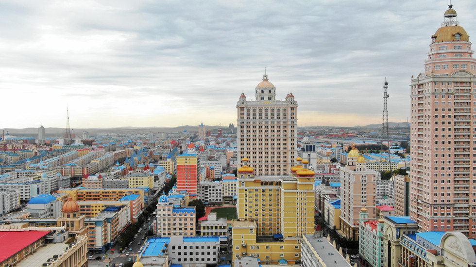 Trung Quốc bất ngờ bùng phát ổ dịch COVID-19 mới, phong tỏa 1 thành phố