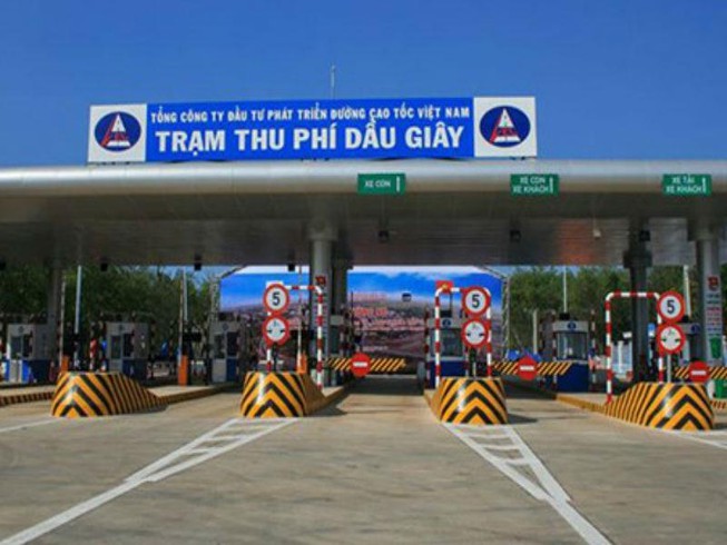 Hai tên cướp nhân ngày Tết rảnh rỗi đến cướp tại một trạm thu phí giao thông, trạm Long Thành- Dầu Giây (TP HCM) vốn là nơi công tác cũ của cả hai