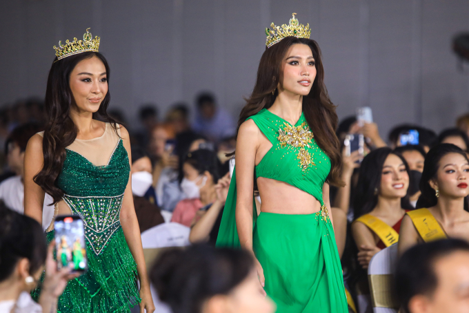 Tiara cho 4 Á hậu