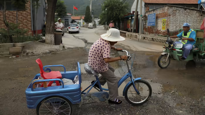 Dân số Trung Quốc lần đầu giảm sau 6 thập kỷ - Ảnh 1.