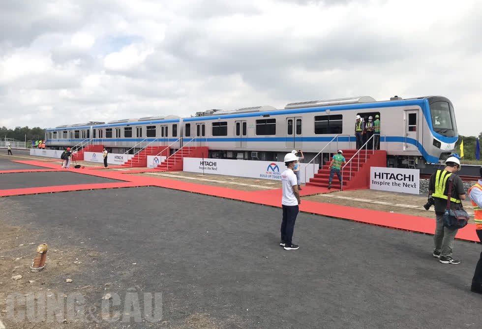 Đoàn tàu đầu tiên của tuyến metro số 1 đã được ra mắt hồi đầu tháng 10.