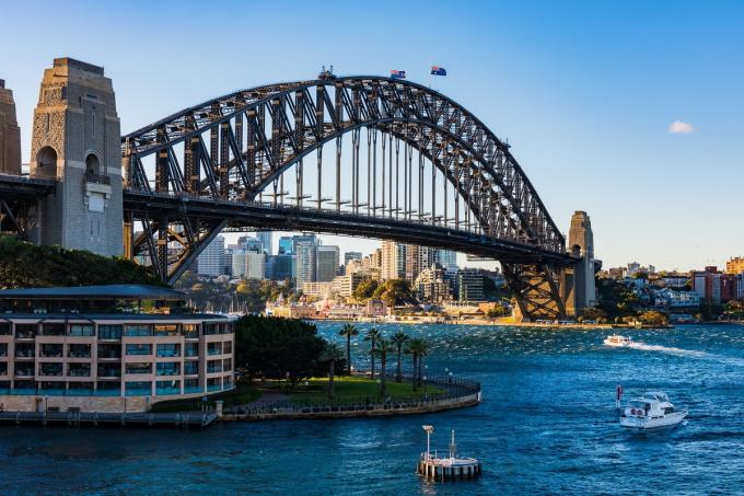   Cầu cảng Sydney, Australia được khánh thành vào năm 1932, đây là một trong những địa danh nổi tiếng nhất của Sydney, bên cạnh nhà hát con sò Opera Sydney  